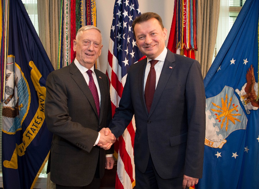 Министр обороны США обещал помочь Польше в случае нападения России