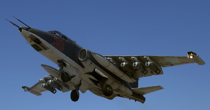 Российские военные самолеты Су-25 патрулируют район Керченского пролива из-за действий ВМС Украины