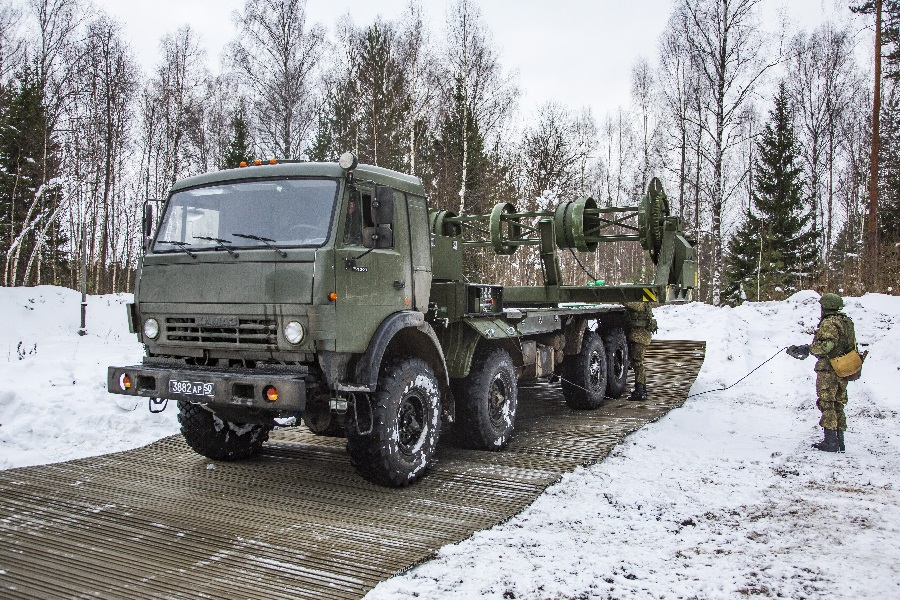 «Без нас никто»: в Инженерных войсках отметили свой профессиональный праздник боевыми учениями
