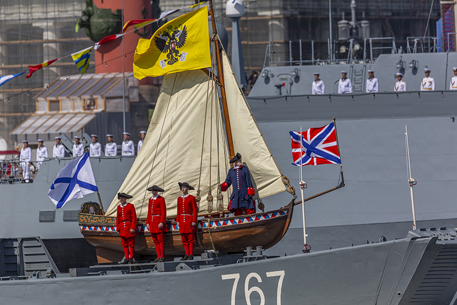 Главный военно-морской парад завершился в Петербурге