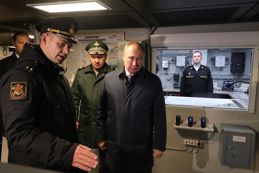 Президент России осмотрел строящийся корвет «Гремящий»