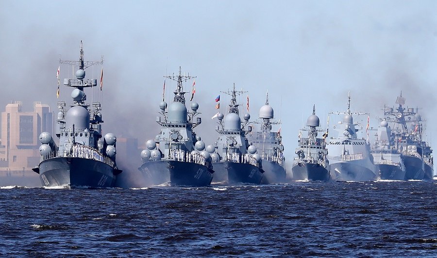 Россия празднует День Военно-морского флота