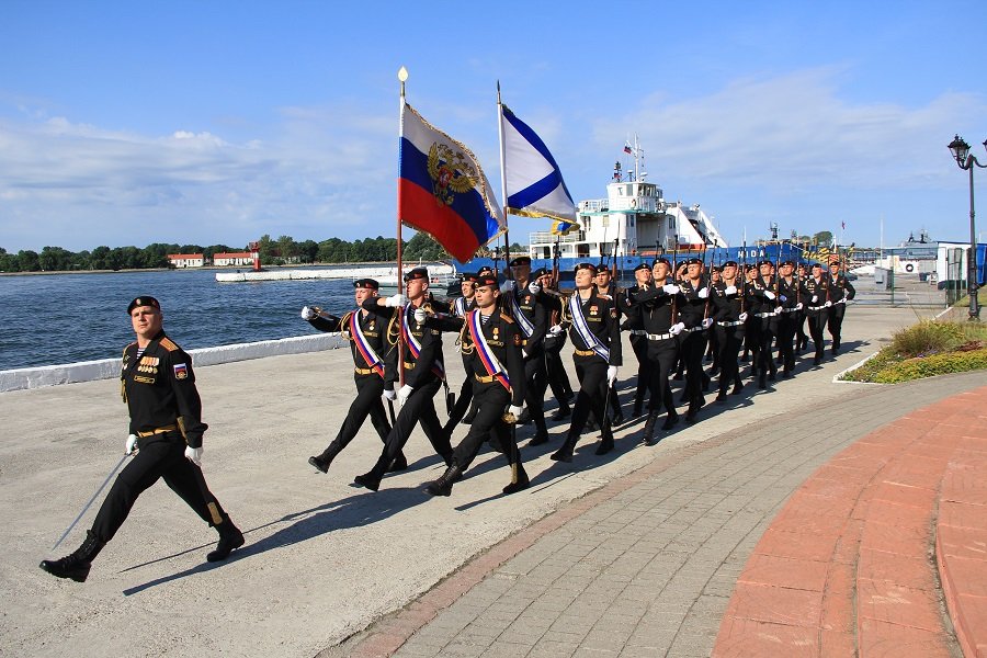 В Калининграде День ВМФ отметили Военноморским парадом