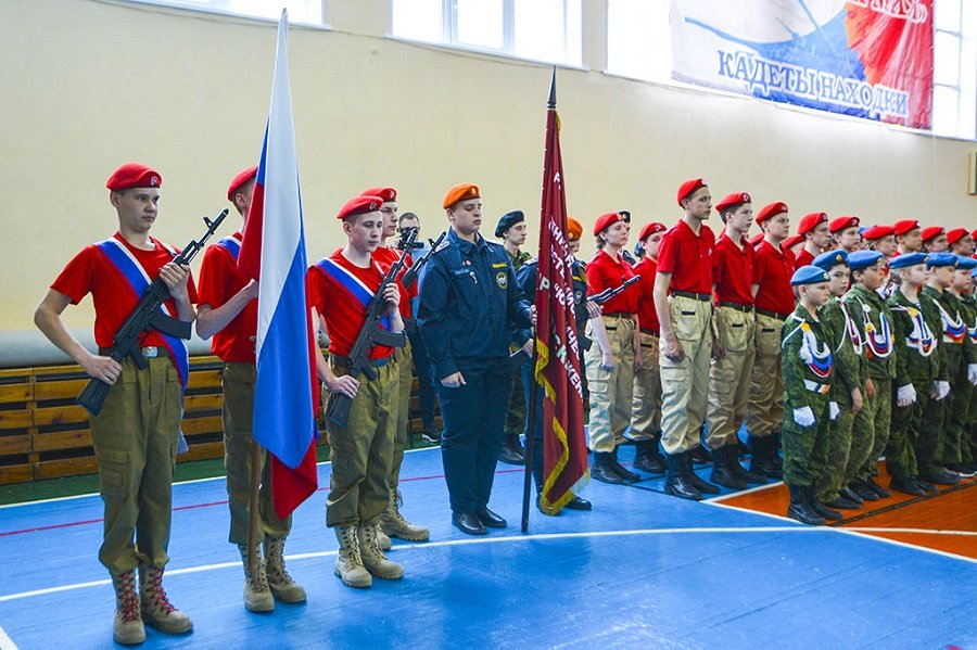 Находкинские школьники торжественно вступили в ряды Юнармии