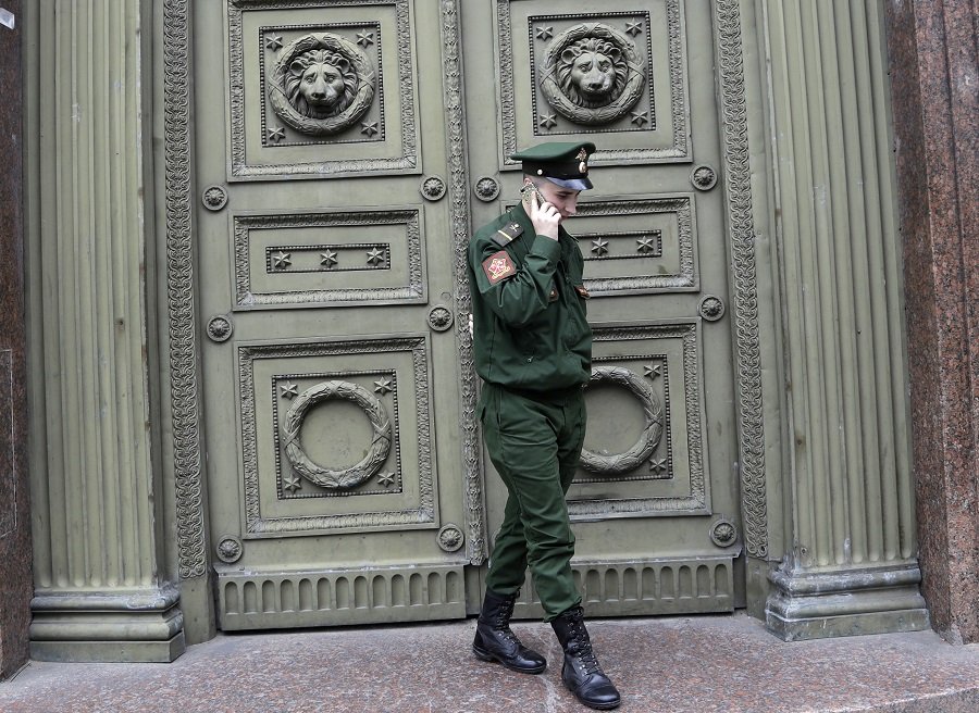 Армия России снабдит военных отечественными смартфонами