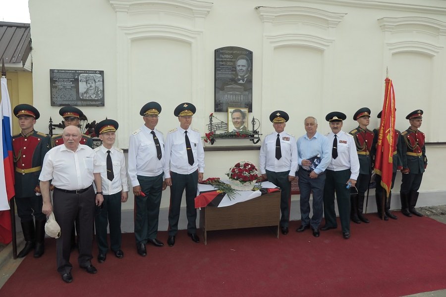 Памятник народному артисту России Владиславу Пьявко открыли в Коломне