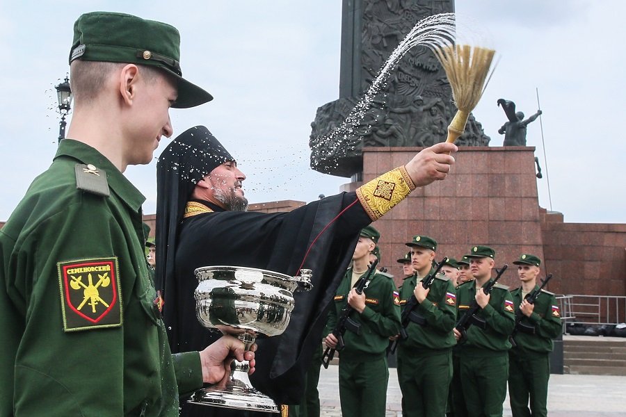 «Дал им вместо тленного нетленное оружие — Святой Крест, нашитый на схимах». Капелланы — неотъемлемая часть современных армий