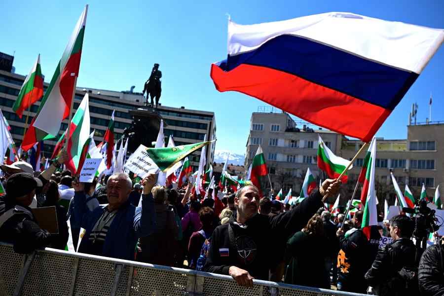 Раскол западного мира: общество против политиков
