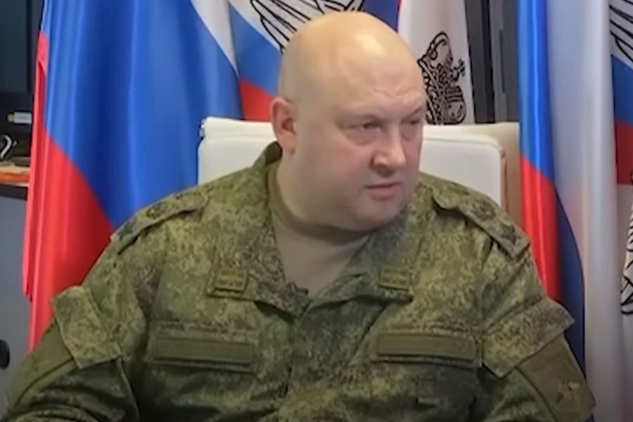 Генерал армии Суровикин: обстановка в зоне спецоперации остается напряженной