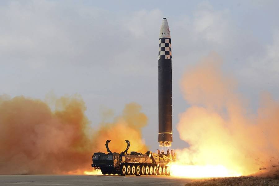 США и их азиатские союзники вводят новые санкции против Северной Кореи после испытания межконтинентальной баллистической ракеты