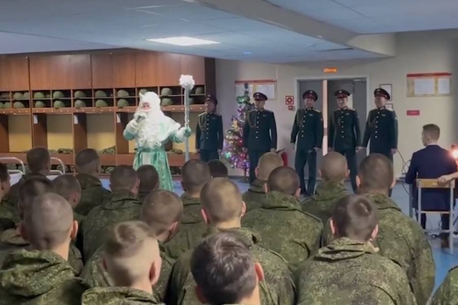 Скачать фото с нового годом военные