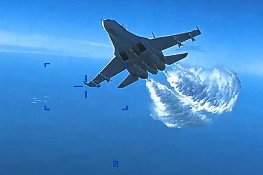 В отличие от F-16, Су-27 выполняет динамическое торможение в полете