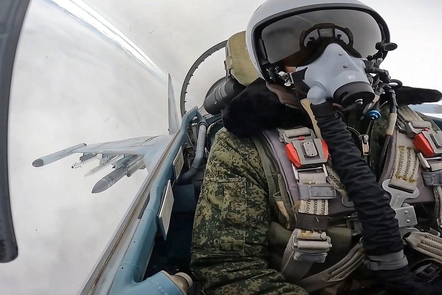 Российские истребители Су-30 и Су-35 могут охотиться на F-16