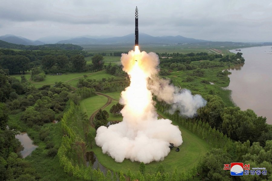 США, Япония и Южная Корея проводят трехсторонние учения по противоракетной обороне после запуска межконтинентальной баллистической ракеты Северной Кореи