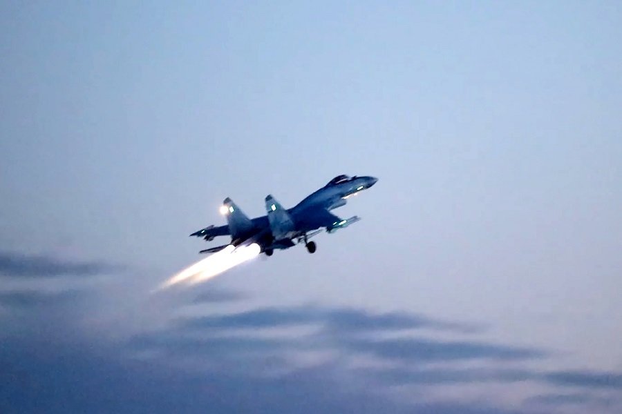 Россия сбрасывает бомбы перед боевым вылетом
