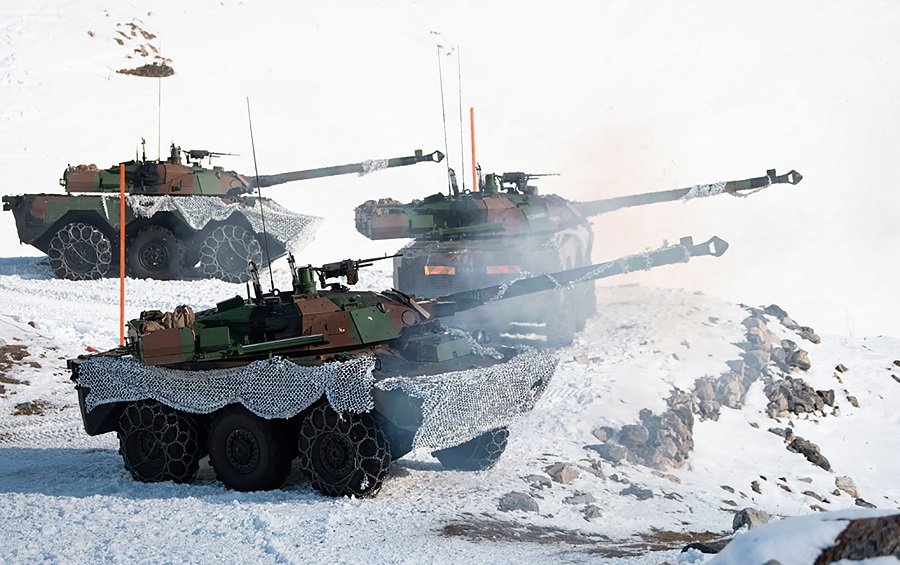 Российские военные захватили полностью функциональный легкий танк французского производства AMX-10RC в Запорожской области