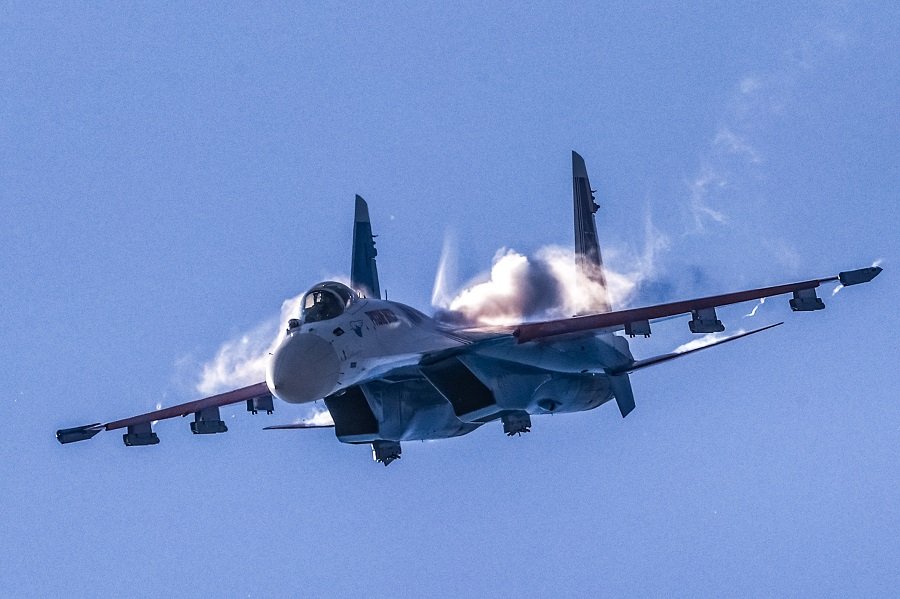 Раскрывая мастерство в небе: десятилетие роста от Су-27 до Су-35