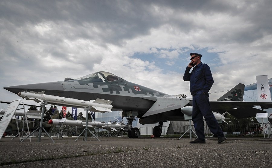 Российские истребители Су-57 будут вооружены ракетами дальности 300 километров