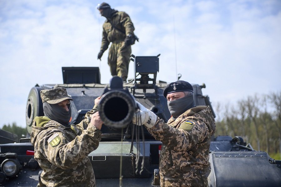 Украина тренируется на танках из музеев, поскольку Европейская танковая коалиция доставила в Киев первую партию ОБТ «Леопард-1»