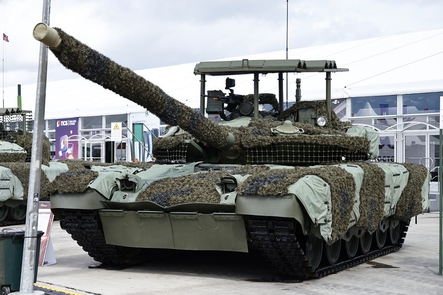 Российская армия получила партию новых серийных танков Т-80БВМ