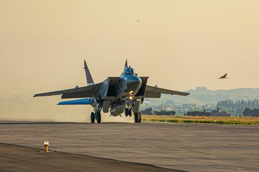 Авианосцы США на Ближнем Востоке находятся в зоне действия удара МиГ-31