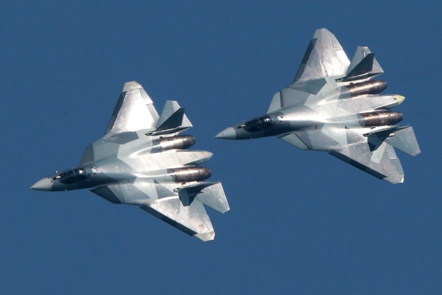 Наравне с тяжелыми бомбардировщиками, Су-57 получат дальнобойные КРВБ для повышения огневой мощи
