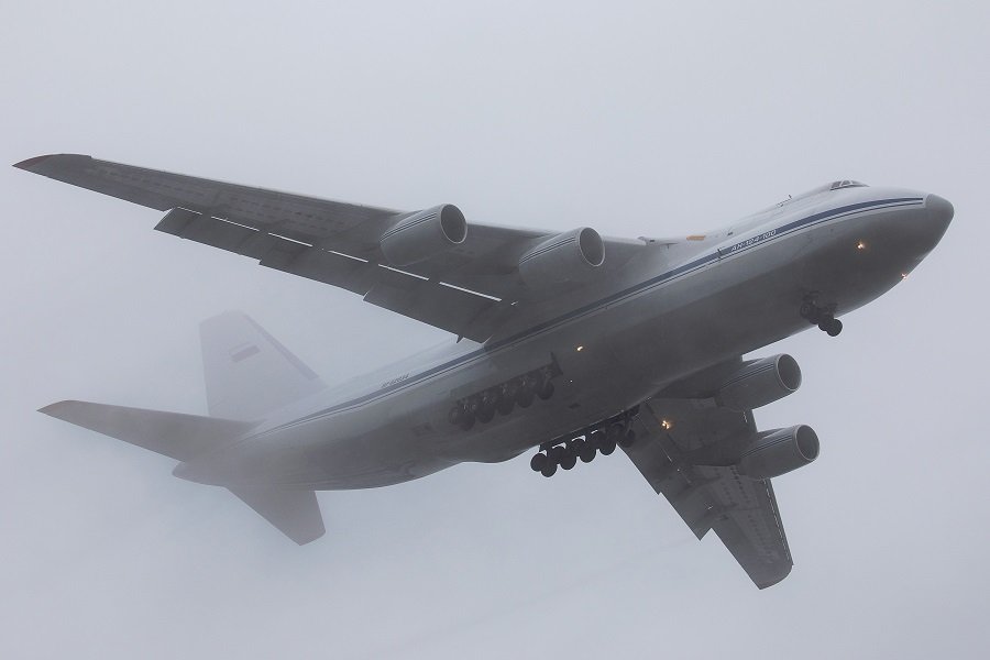 Синхронные взлеты семи тяжелых самолетов Ан-124-100