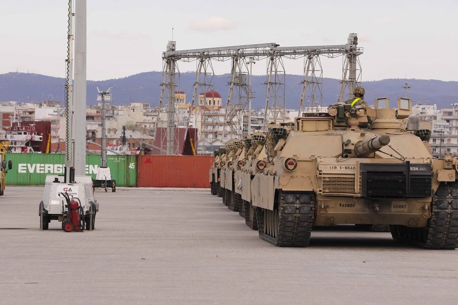 Греческие коммунисты останавливают американские танки «Абрамс» на пути в Болгарию