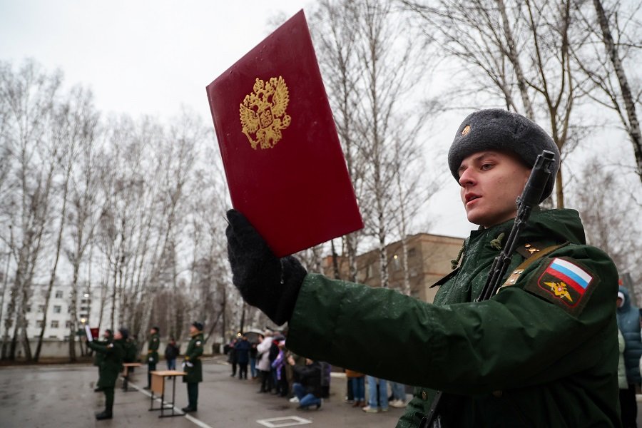 Торжественно присягая: священная клятва Родине – красивая традиция русской армии