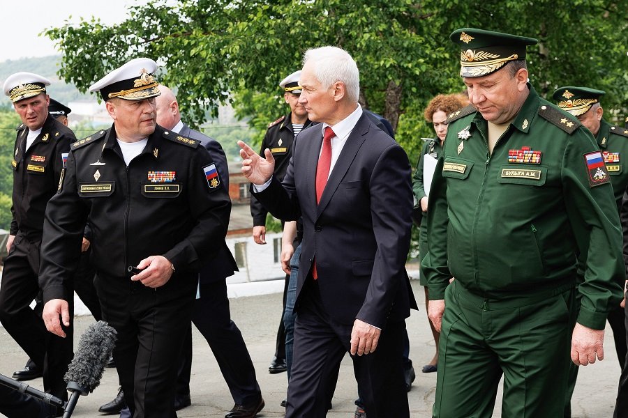 Военное строительство и медицина: Андрей Белоусов проверил объекты Восточного военного округа